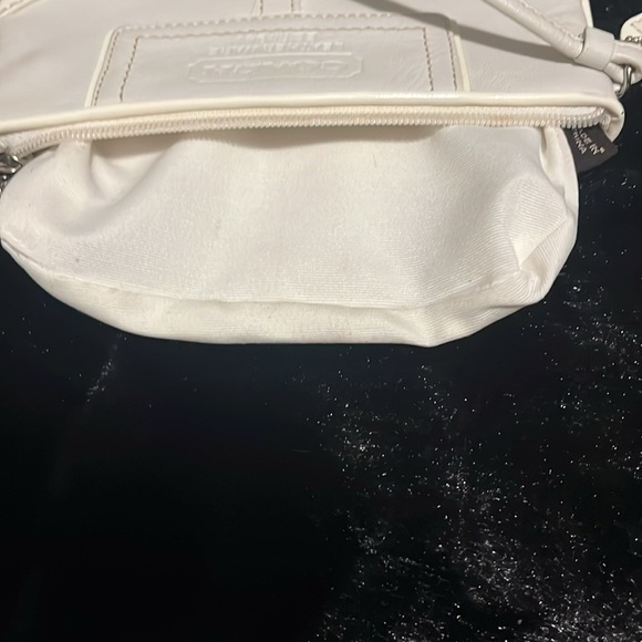 Coach White Leather Wristlet * COA Included - Picture 5 of 9